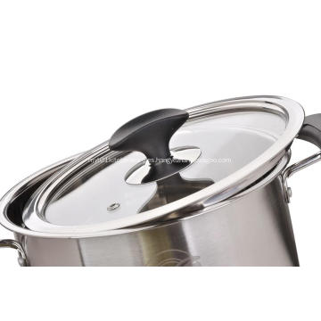 Sopa, olla, con, cubierta utensilios de cocina de acero inoxidable
